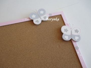 Nástěnka s motýlkem