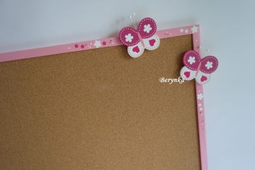 Nástěnka s motýlkem