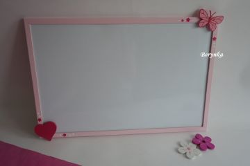 Nástěnka s motýlkem