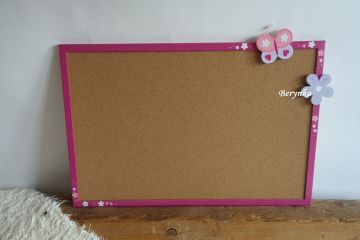 Nástěnka s motýlkem