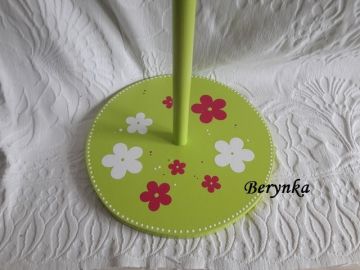 Věšák - němý sluha s kočkou