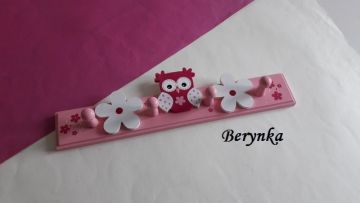 Dětský věšák se sovičkami