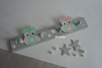 Dětský věšák se sovičkami