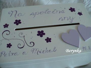 Svatební bedýnka se srdíčky a kytičkami