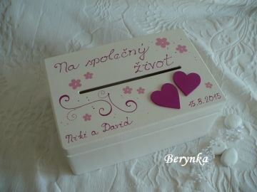 Svatební bedýnka se srdíčky a kytičkami