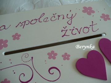 Svatební bedýnka se srdíčky a kytičkami