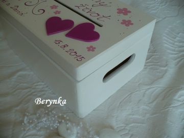 Svatební bedýnka se srdíčky a kytičkami