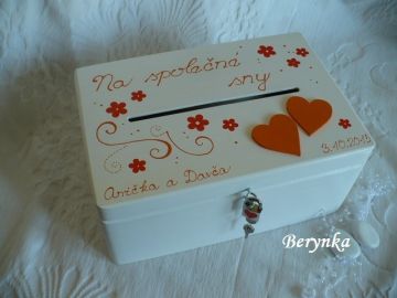 Svatební bedýnka se srdíčky a kytičkami