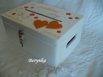 Svatební bedýnka se srdíčky a kytičkami