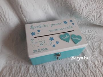 Svatební bedýnka se srdíčky a kytičkami