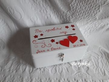 Svatební bedýnka se srdíčky a kytičkami