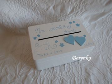 Svatební bedýnka se srdíčky a kytičkami