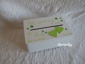 Svatební bedýnka se srdíčky a kytičkami