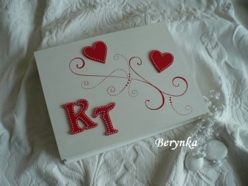 Svatební krabička s monogramem a srdíčky
