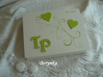 Svatební krabička s monogramem a srdíčky