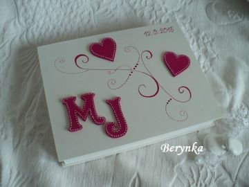 Svatební krabička s monogramem a srdíčky