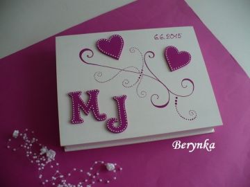 Svatební krabička s monogramem a srdíčky