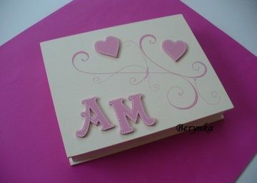 Svatební krabička s monogramem a srdíčky