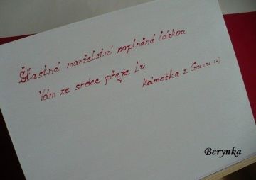 Svatební krabička s monogramem a srdíčky