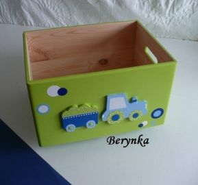 Dřevěná bedýnka s dopravními prostředky