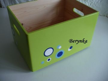 Dřevěná bedýnka s dopravními prostředky