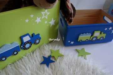 Dřevěná bedýnka s dopravními prostředky