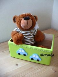 Dřevěná bedýnka s dopravními prostředky