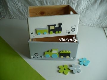 Dřevěná bedýnka s dopravními prostředky