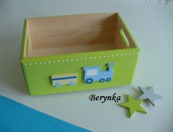 Dřevěná bedýnka s dopravními prostředky