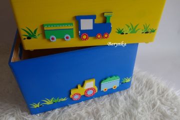 Dřevěná bedýnka s dopravními prostředky