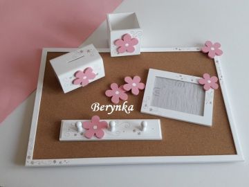 Dřevěné dekorace - s růžovou kytičkou