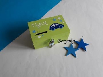 Dřevěná pokladnička s autíčkem