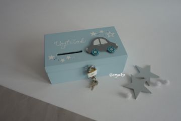 Dřevěná pokladnička s autíčkem