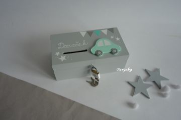 Dřevěná pokladnička s autíčkem