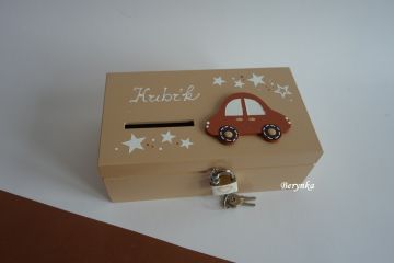 Dřevěná pokladnička s autíčkem