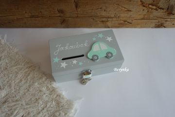 Dřevěná pokladnička s autíčkem