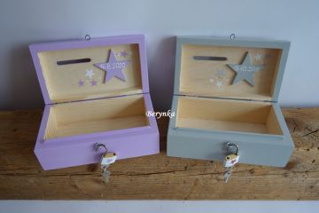 Dřevěná pokladnička s autíčkem