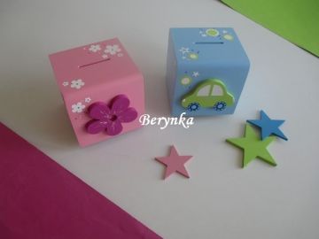 Dřevěná pokladnička s kytičkou