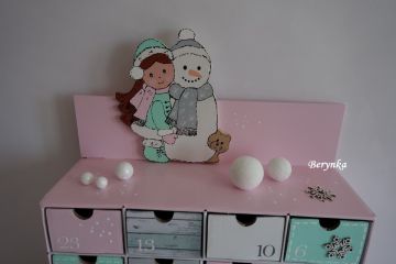 Adventní kalendář růžovo-mátový se sněhulákem a panenkou