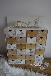 Adventní kalendář zlato-bílý s mašinkou