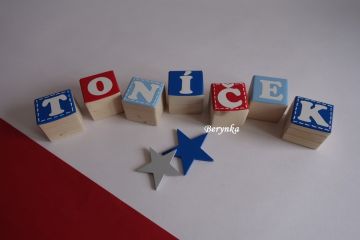 Dřevěné kostičky červeno-modré