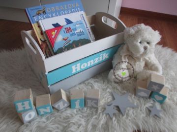 Dřevěná bedýnka se jménem - různé barvy