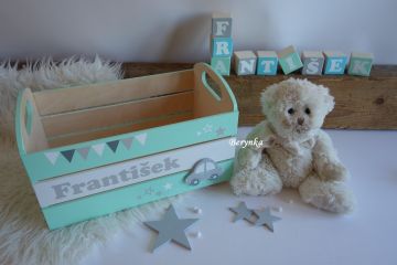 Dřevěná bedýnka se jménem - různé barvy