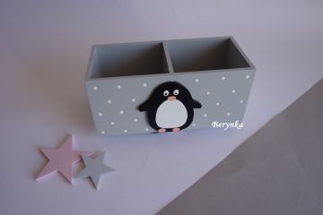 Dřevěný stojánek na tužky s tučňákem