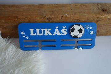 Věšák na medaile s fotbalovým míčem
