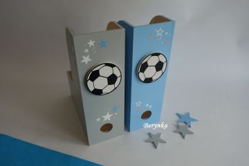 Dřevěné dekorace s fotbalovým míčem