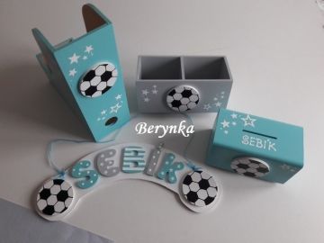 Dřevěné dekorace s fotbalovým míčem