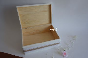 Svatební bedýnka v boho stylu - s krajkou a květinami