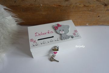 Dřevěná pokladnička s koťátkem