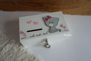 Dřevěná pokladnička s koťátkem